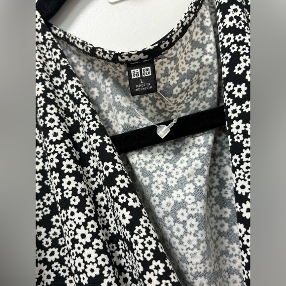 Uniqlo Black and White Floral Midi Dress - Picture 5 of 5